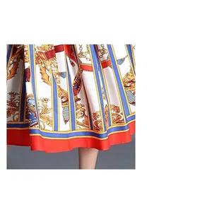 Short-sleeve pleated maxi dress with vintage baroque print and chain patterns