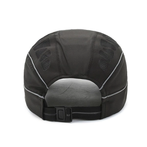 Casquette de sport noire séchage rapide avec bande réfléchissante et boucle réglable