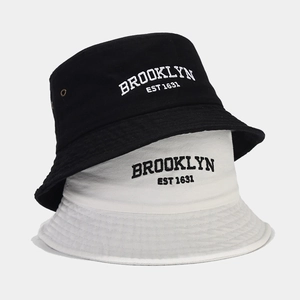 Cappelli alla pescatora in cotone bianco e nero con ricamo Brooklyn e fori di ventilazione