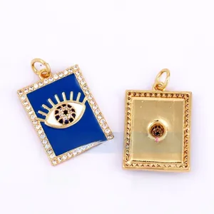 Detaillierte Vorder- und Rückansicht des goldenen Auge-Anhängers mit Emaille und Kristallen
