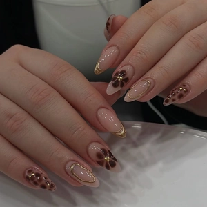 Unghie Finte Francesi Forma Mandorla Fiori 3D Stampa Leopardata Bordo Dorato Unghie Rimovibili Da Donna