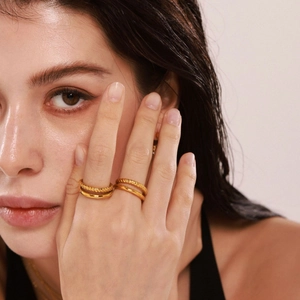 Minimalist double layer twisted ring in 18k gold plated stainless steel on model