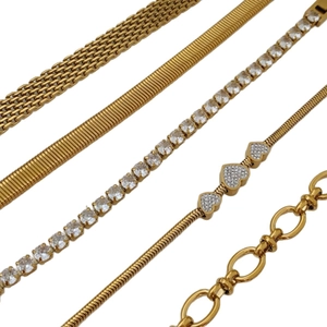 Five-piece gold stainless steel bracelet set with mesh chain and heart zircon charms