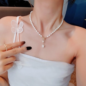 Elegant freshwater pearl necklace featuring a white tulip pendant and golden ring detail