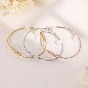 Bracciali a cavo infinity in tre colori con perle in oro, argento e oro rosa
