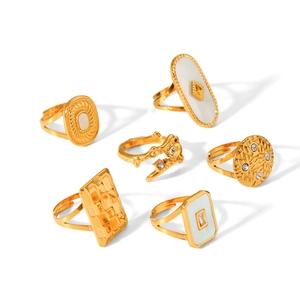 6-piece 18k gold plated ring set with mother of pearl and geometric crystal details
