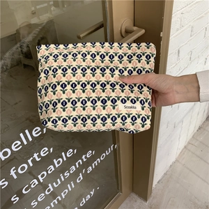 Trousse à maquillage en velours avec motifs tulipes vintage et étiquette en tissu