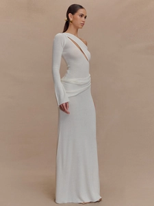 Robe en maille élégante à une épaule et découpes blanc crème avec silhouette profilée