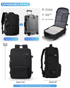 Vista detallada mochila de viaje 40L con dimensiones y almacenamiento interno