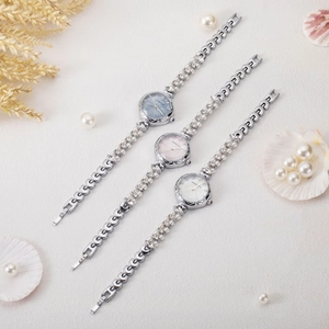 Elegant women's quartz watch with pearl bracelet strap and sparkling rhinestone bezel