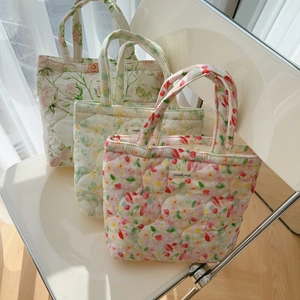 Quilted Floral Tote Bag Small Cotton Handbag Sweet Floral Pattern Lightweight Portable Lunch Bag Mommy Bag Casual