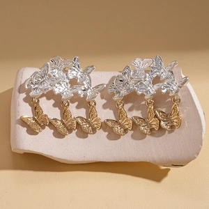 Boucles d'oreilles pendantes papillon bicolores or et argent sur support en pierre