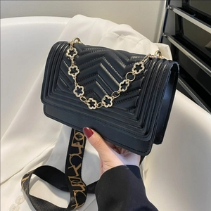 Women Quilted Crossbody Bag PU Leather V-Pattern Shoulder Purse With Flower Chain Wide Strap Fashion Square Handbag