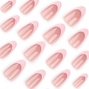 Kurze Mandel-French-Nails zum Aufdrücken in glänzendem Rosa mit 3D-Farbverlauf