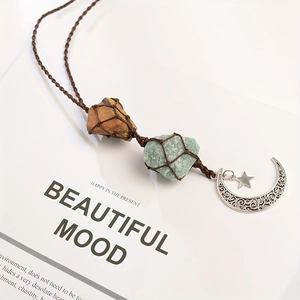Pendentif bohème en pierres naturelles avec cordon tressé et charm lune étoile argenté