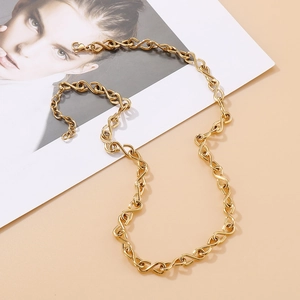 Collier minimaliste en acier inoxydable doré avec maillons élégants en forme de 8