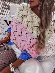 Maglione da donna in maglia traforata con motivo a onde tricolore beige, rosa e blu