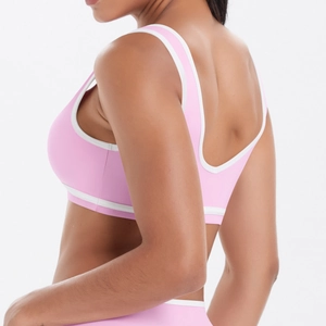 Soutien-gorge de sport rose avec bordure blanche et dos en U en tissu extensible