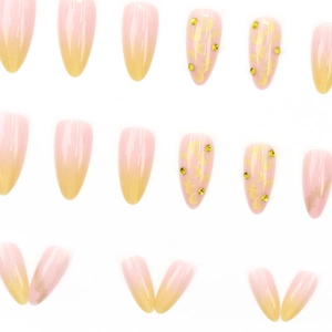 Unghie finte a mandorla sfumate rosa e gialle con motivi floreali e strass