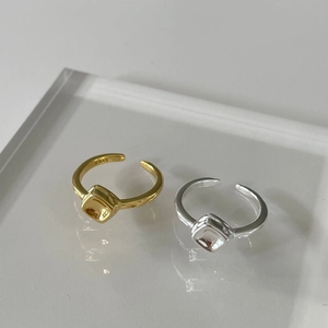 Minimalistische geometrische quadratische Ringe aus 925er Silber in Gold und Silber