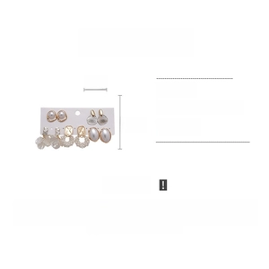 Vue détaillée du lot de 5 paires de boucles d'oreilles baroque avec perles