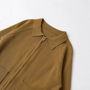 Cardigan in maglia giallo senape da uomo con colletto e zip in metallo