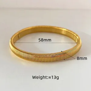 Detailed view of 58mm gold elastic spring bracelet with 8mm width and 13g weight specifications