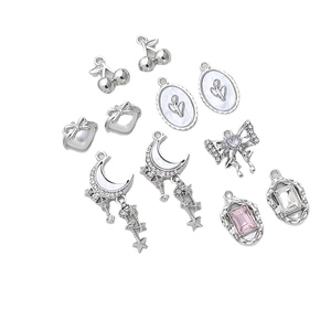 Lot de breloques argentées pour bijoux DIY aux motifs de cœur, de nœud et de fleurs