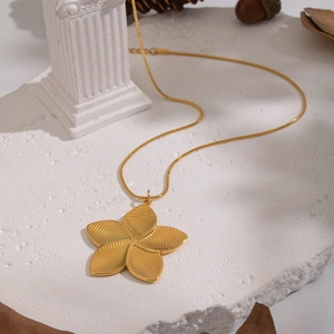 French vintage flower pendant necklace in gold finish with textured five-petal design