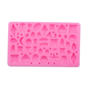 Stampo in silicone rosa con forme geometriche di cuori e stelle per creazioni fai-da-te