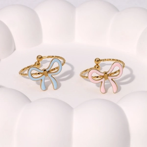 Adjustable gold-plated stainless steel bow rings with blue and pink enamel finish