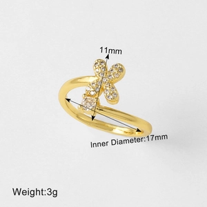 Detail van 11mm zirkoon bloem en 17mm binnendiameter van de gouden ringband