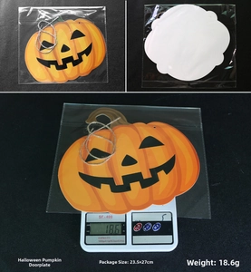 Detailed Halloween pumpkin door sign dimensions 23.5x27cm and product weight 18.6g