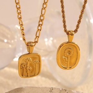 Colliers en acier inoxydable plaqué or 18 carats avec pendentifs tournesol carrés
