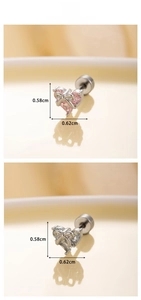 Détail de boucles d'oreilles cœur en zircon avec nœud et fermoir à vis sécurisé