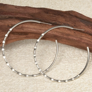 Close-up of 304 stainless steel large hoop earrings featuring a unique hammered texture