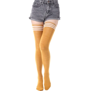 Chaussettes hautes jaune moutarde avec trois rayures blanches bas tricotés au-dessus du genou