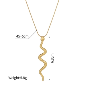Detail showing 6.8cm gold snake pendant with scale texture on a 45+5cm chain