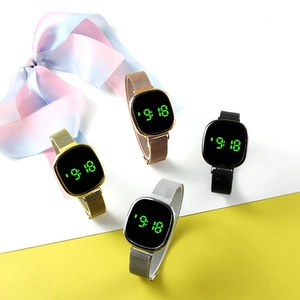 Montres LED tactiles rondes pour hommes avec bracelet en maille métallique en or et argent