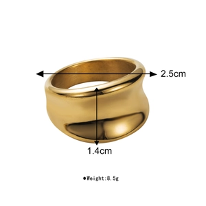 Detailed size chart showing width 2.5cm and height 1.4cm for the gold thick ring
