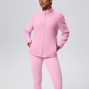 Completo sportivo in pile rosa con giacca con zip a collo alto e leggings coordinati