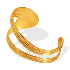Retro 18K gold-plated titanium steel cuff bracelet with textured ripple design