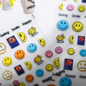 Lebendige 5D-Smiley-Nagelaufkleber mit bunten Smile- und Happy-Textelementen