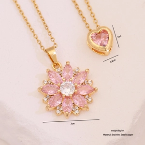 Détails des pendentifs cœur et fleur rose en zircon sur colliers acier et cuivre
