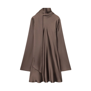 Elegantes kaffeebraunes Satin-Langarmkleid mit Stehkragen, Schluppe und seidigem Glanz