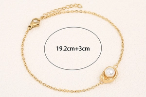 Detail view of a gold pearl bracelet with lobster clasp and 19.2cm+3cm extension chain