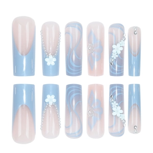 Faux ongles French avec fleurs bleues et perles, coffret de 12 pièces décorées