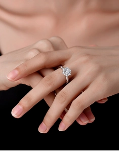 Close-up of a s925 silver ring featuring a round moissanite in a snowflake setting