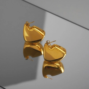 Chic 18K gold plated stainless steel earrings with a polished geometric fan design