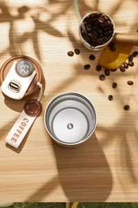 Detail of 316 stainless steel coffee mug lid with smart digital temperature display
